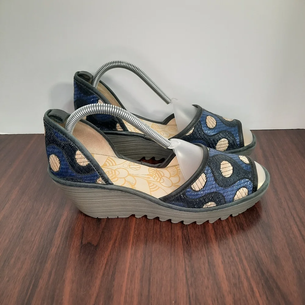 Fly London Yeji Wedge Womens Size 40 US 9 / 9.5 Heels Blue Spotted Peep Toe